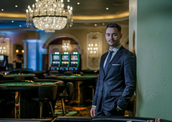 a-photo-of-a-luxurious-casino-event-ther_FM-PupIpSj-qJ3MWBtkVBw_UbcepyqbTn2t7TaHluV1_w a-photo-of-a-luxurious-casino-event-ther_FM-PupIpSj-qJ3MWBtkVBw_UbcepyqbTn2t7TaHluV1_w